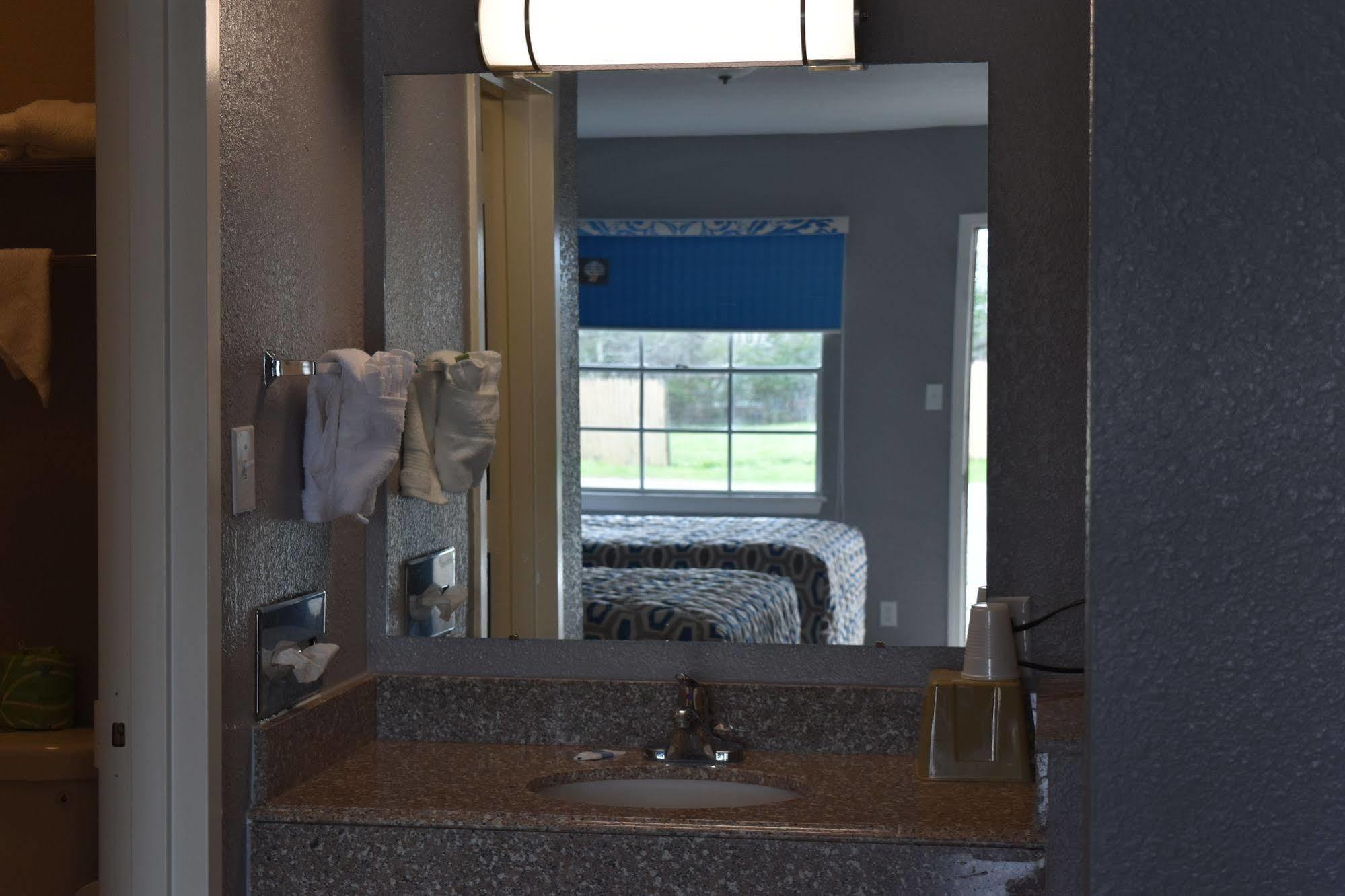 Woodfield Inn And Suites Yoakum Exteriér fotografie