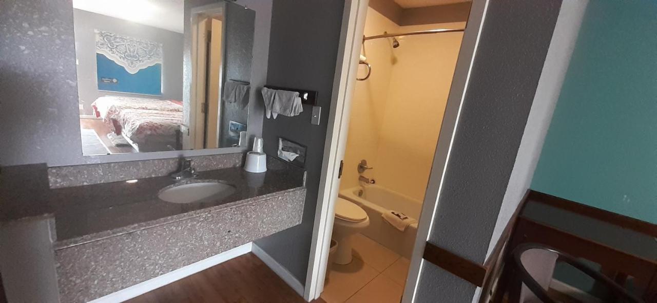 Woodfield Inn And Suites Yoakum Exteriér fotografie